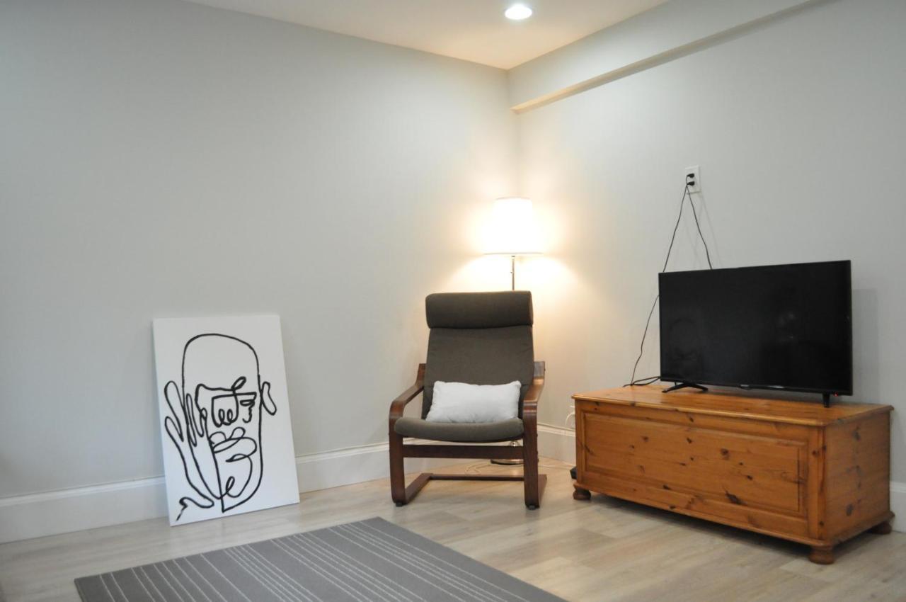 Stylish 1 Bedroom Suite In North Vancouver 10 Mins Ski 外观 照片